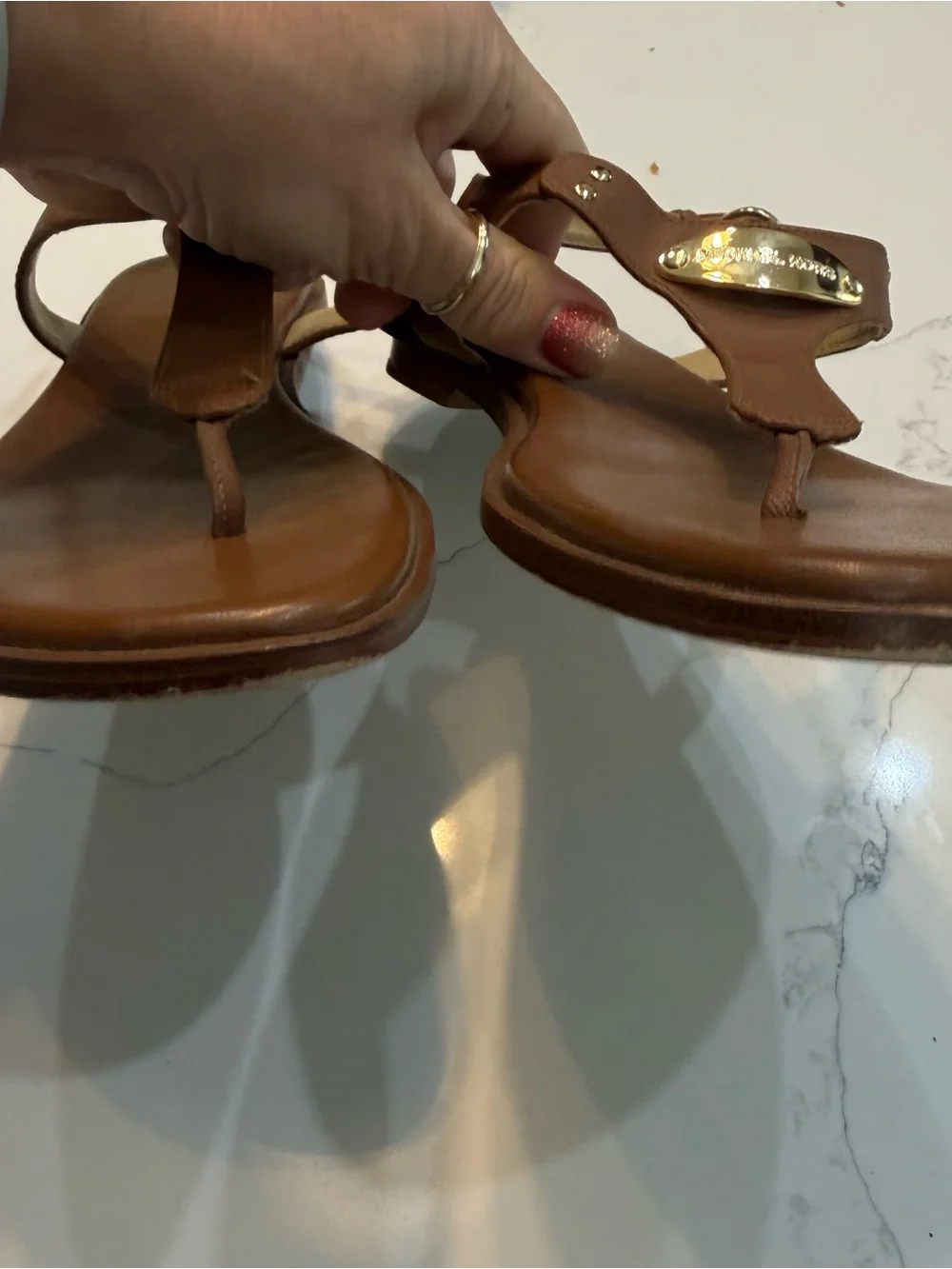 Michael Kors Sandals Womens Size 7.5 Brown Leather T-Strap Gold Logo Plate Flat